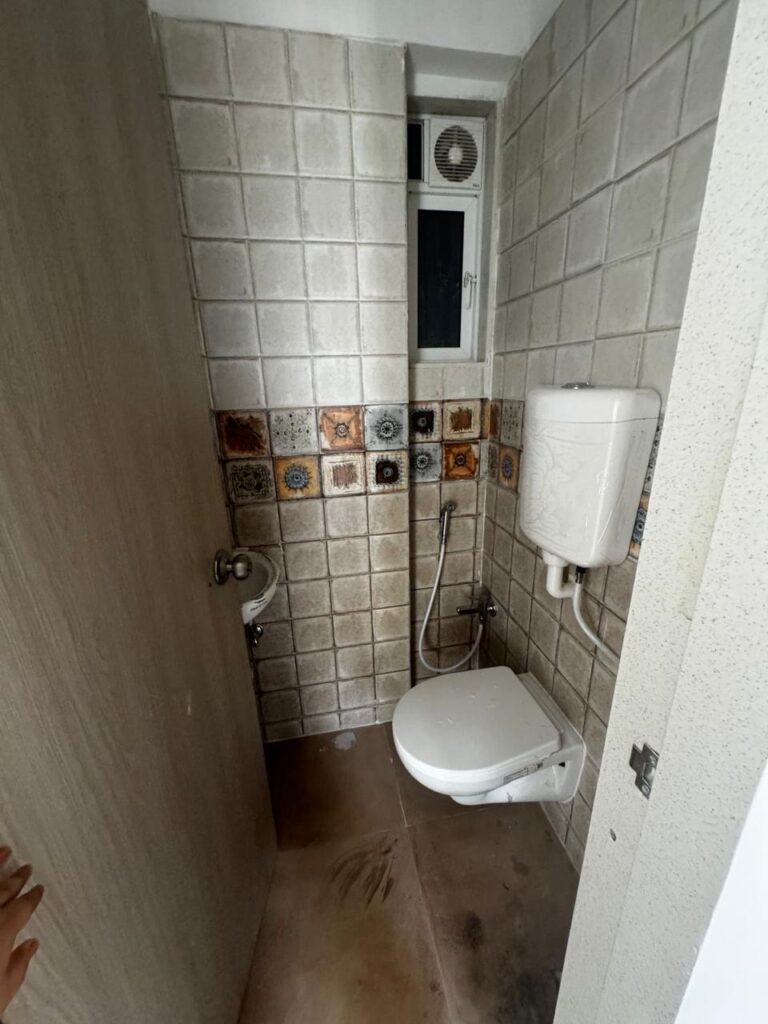 1BHK 2 bath Semi-Furnished flat available on rent at Andheri East Available for : Family, Working Bachelors Location : Divya Darpan CHSL, Andheri East