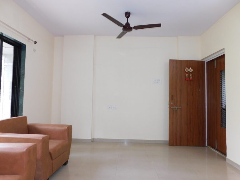 3BHK 2 bath Semi-furnished flat available on rent at Mulund West